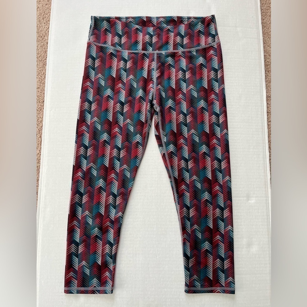 Fabletics Chevron Capris Small